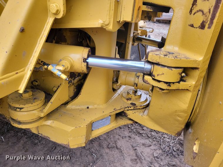 image for item DO3210 1999 Caterpillar D250E II haul truck