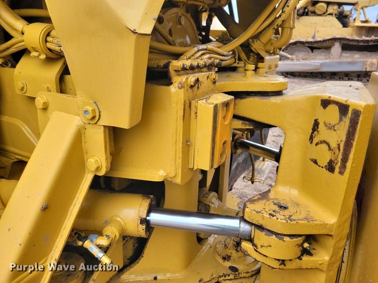 image for item DO3210 1999 Caterpillar D250E II haul truck