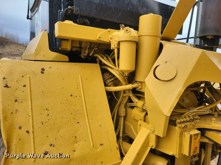 image for item DO3210 1999 Caterpillar D250E II haul truck