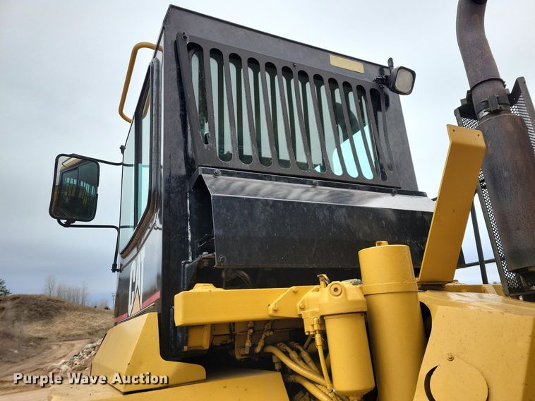 image for item DO3210 1999 Caterpillar D250E II haul truck