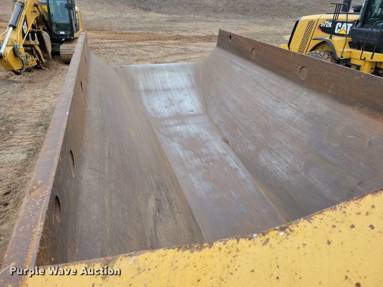 image for item DO3210 1999 Caterpillar D250E II haul truck