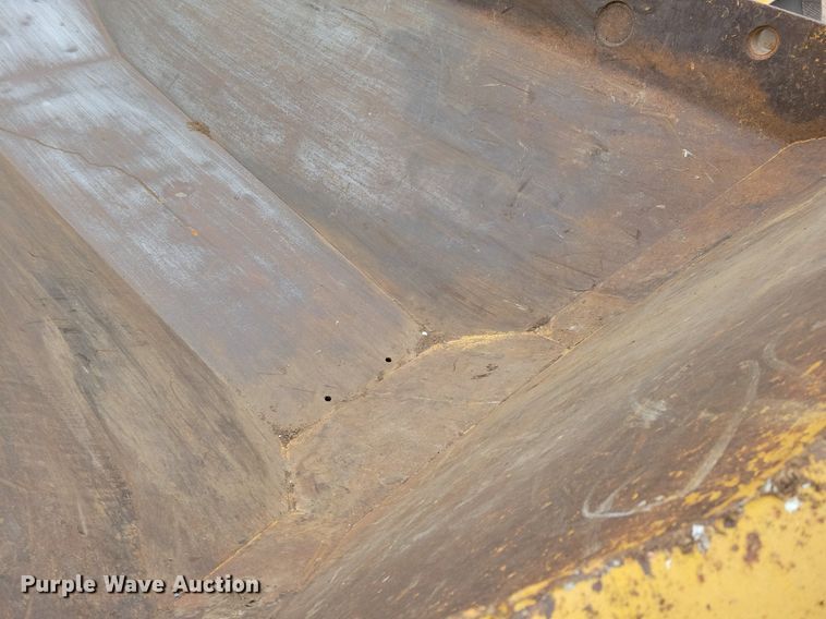 image for item DO3210 1999 Caterpillar D250E II haul truck