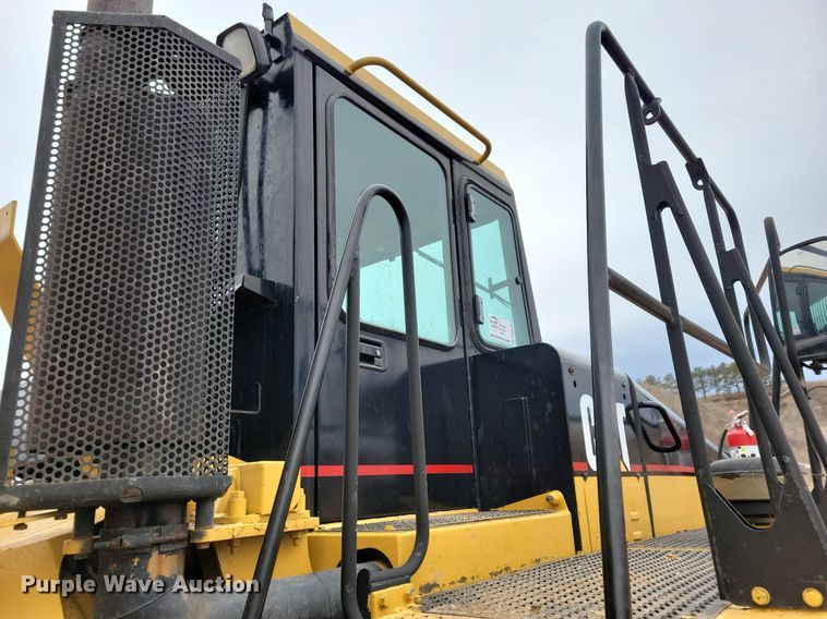 image for item DO3210 1999 Caterpillar D250E II haul truck