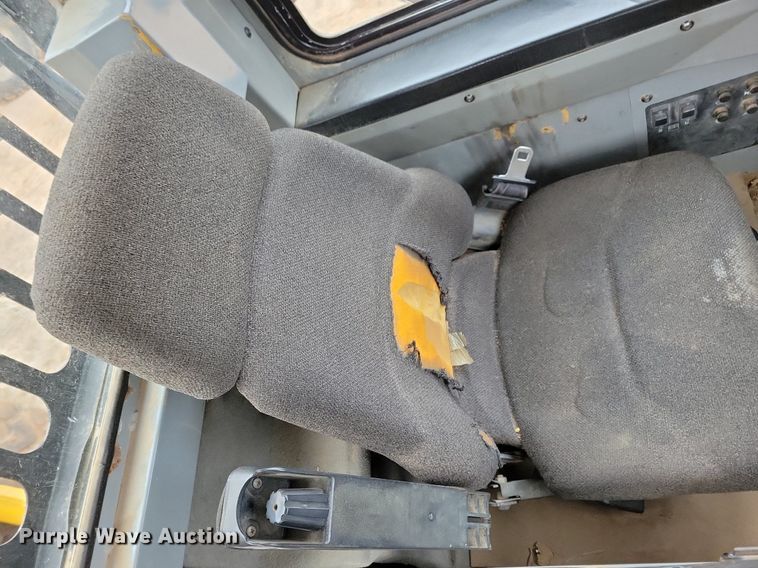 image for item DO3210 1999 Caterpillar D250E II haul truck