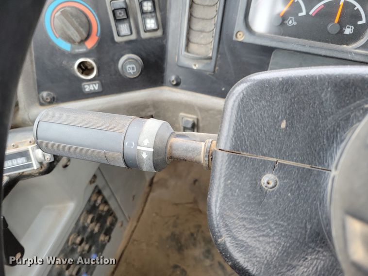 image for item DO3210 1999 Caterpillar D250E II haul truck