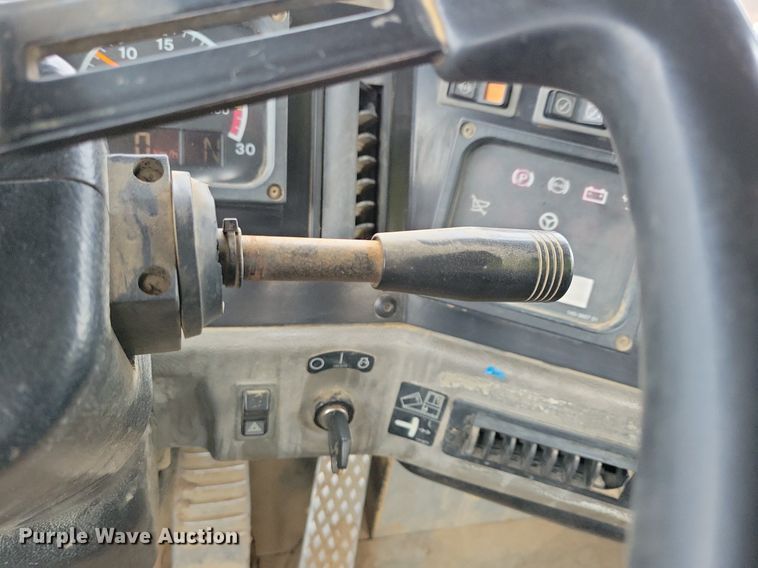 image for item DO3210 1999 Caterpillar D250E II haul truck