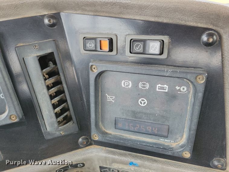 image for item DO3210 1999 Caterpillar D250E II haul truck