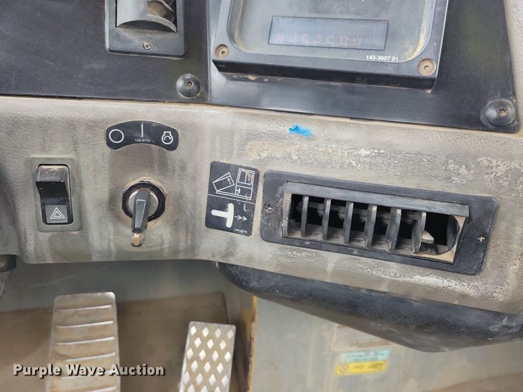 image for item DO3210 1999 Caterpillar D250E II haul truck