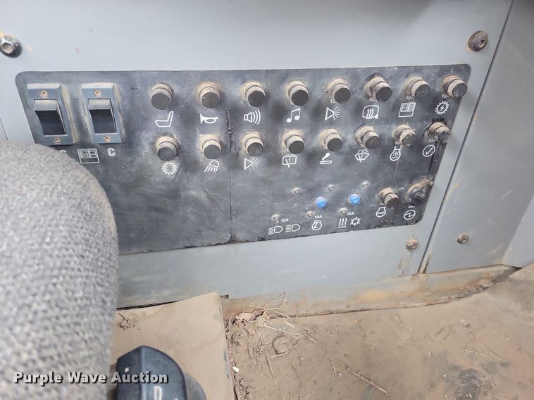 image for item DO3210 1999 Caterpillar D250E II haul truck