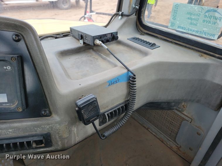 image for item DO3210 1999 Caterpillar D250E II haul truck