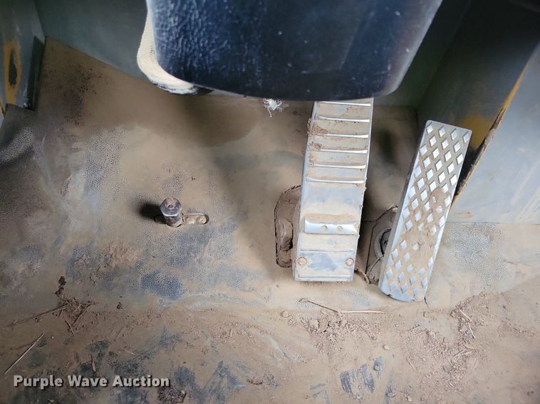 image for item DO3210 1999 Caterpillar D250E II haul truck