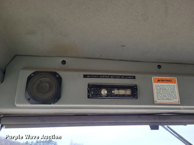 image for item DO3210 1999 Caterpillar D250E II haul truck