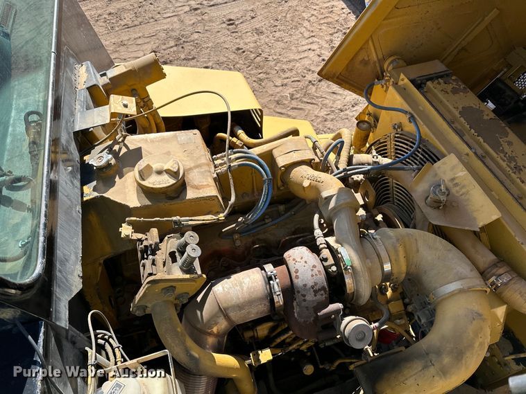 image for item DO3210 1999 Caterpillar D250E II haul truck