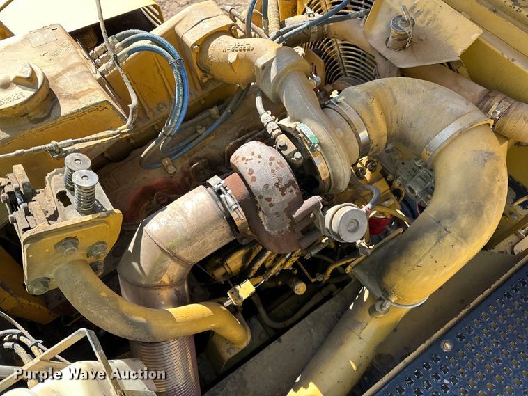 image for item DO3210 1999 Caterpillar D250E II haul truck