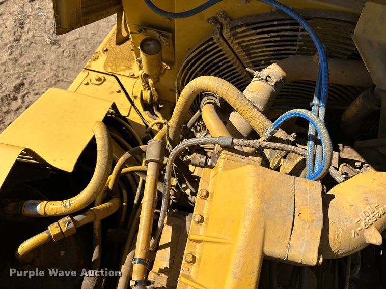 image for item DO3210 1999 Caterpillar D250E II haul truck