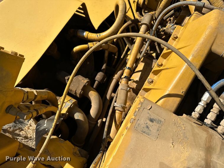 image for item DO3210 1999 Caterpillar D250E II haul truck