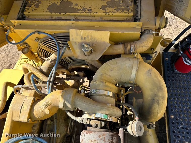 image for item DO3210 1999 Caterpillar D250E II haul truck