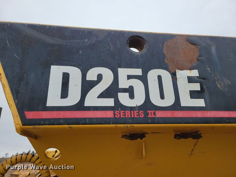 image for item DO3210 1999 Caterpillar D250E II haul truck