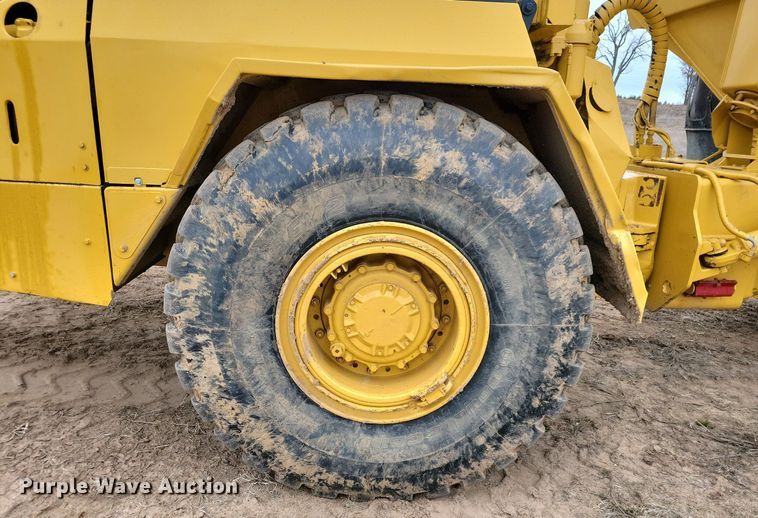 image for item DO3210 1999 Caterpillar D250E II haul truck