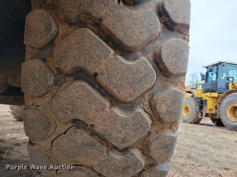 image for item DO3210 1999 Caterpillar D250E II haul truck