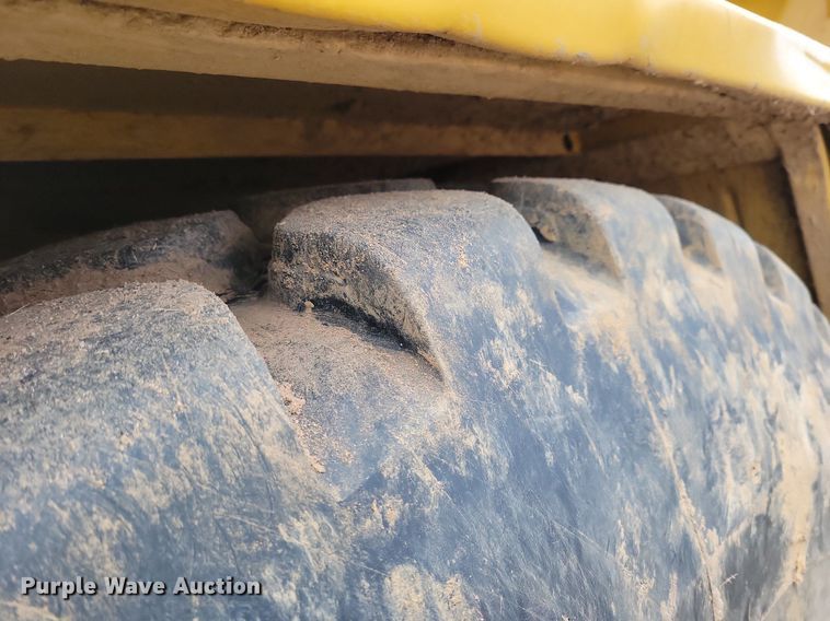 image for item DO3210 1999 Caterpillar D250E II haul truck