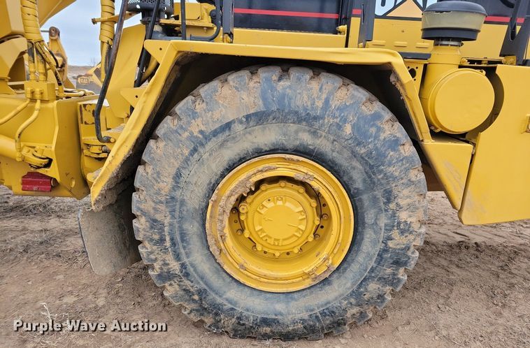 image for item DO3210 1999 Caterpillar D250E II haul truck