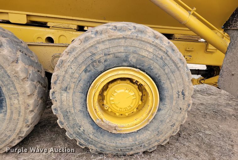 image for item DO3210 1999 Caterpillar D250E II haul truck