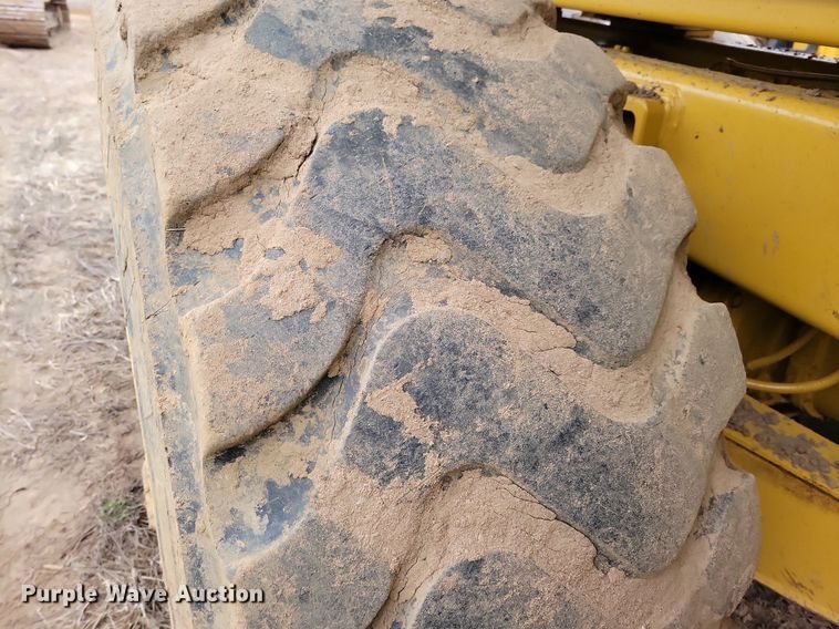 image for item DO3210 1999 Caterpillar D250E II haul truck