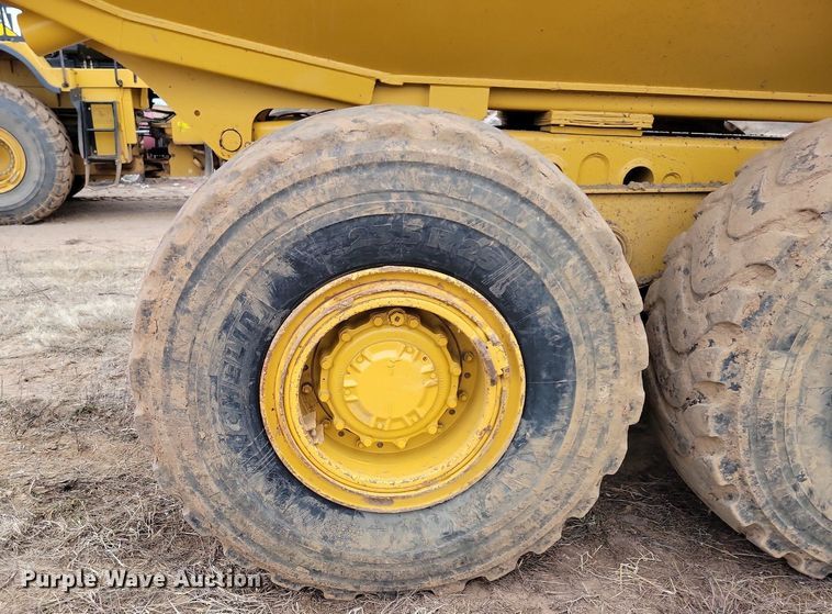 image for item DO3210 1999 Caterpillar D250E II haul truck