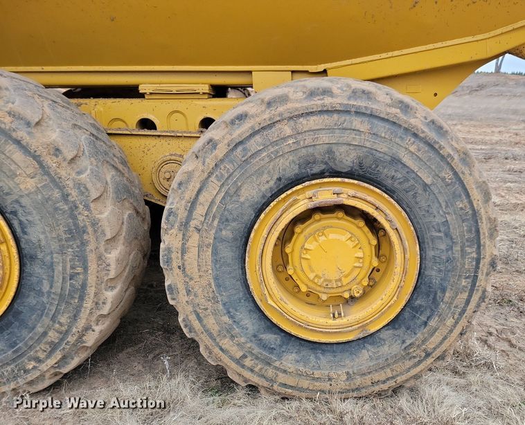 image for item DO3210 1999 Caterpillar D250E II haul truck