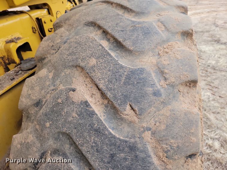 image for item DO3210 1999 Caterpillar D250E II haul truck