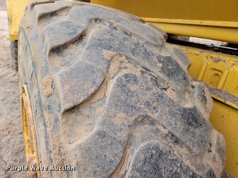 image for item DO3210 1999 Caterpillar D250E II haul truck