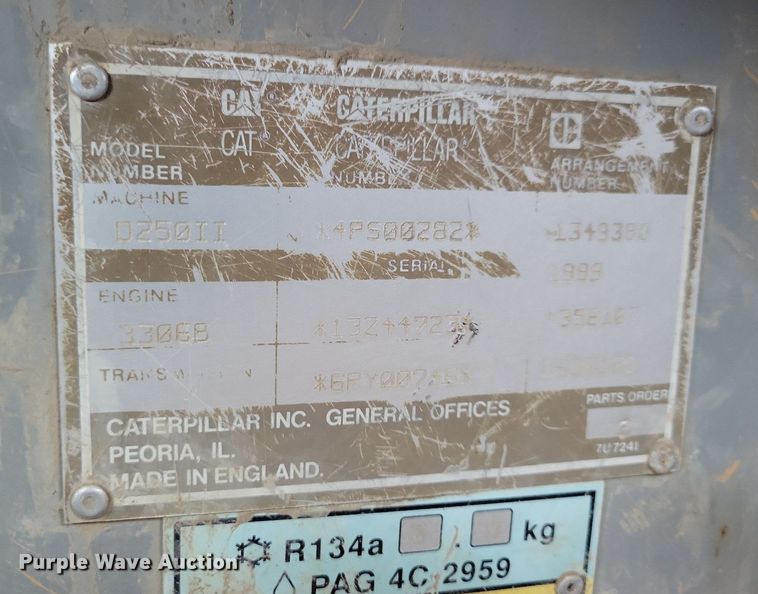 image for item DO3210 1999 Caterpillar D250E II haul truck