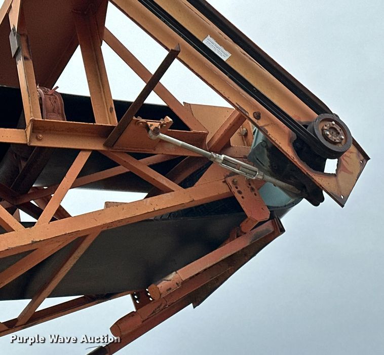 image for item DO3213 1996 Superior  30X95PRSC radial stacking conveyor