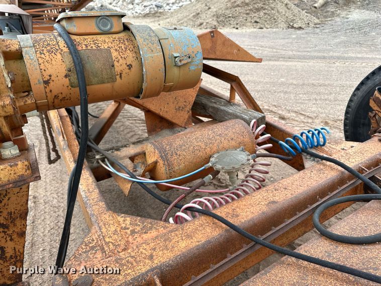 image for item DO3213 1996 Superior  30X95PRSC radial stacking conveyor