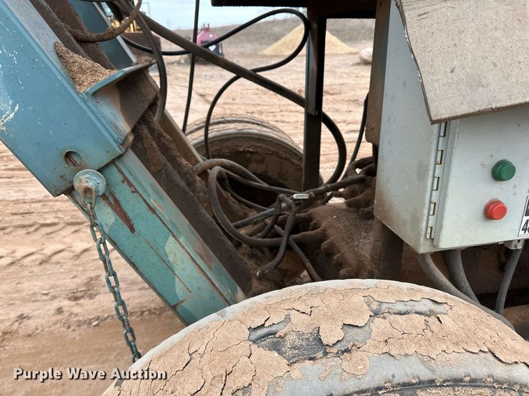 image for item DO3214 2000 Powerscreen Commander 510 screening plant