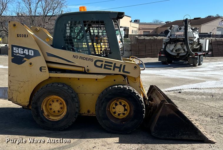 image for item DO3226 2008 Gehl 5640 skid steer loader