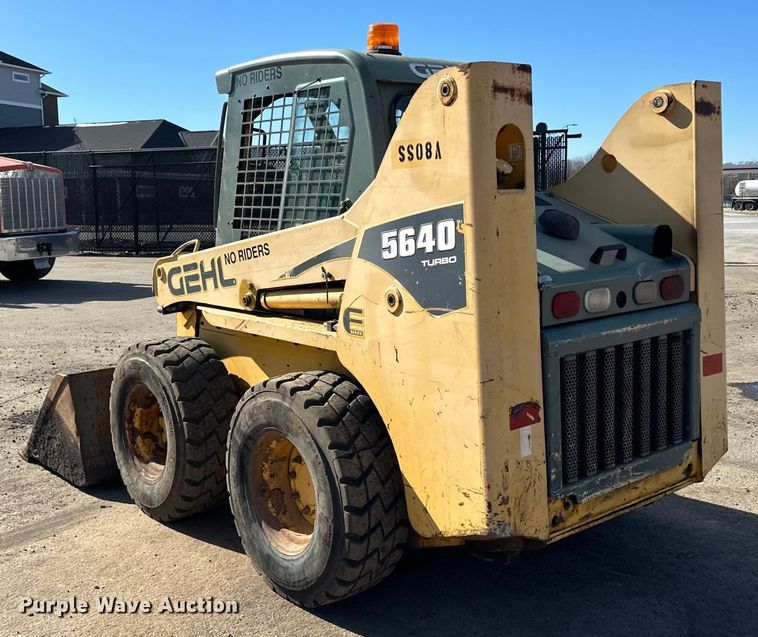 image for item DO3226 2008 Gehl 5640 skid steer loader