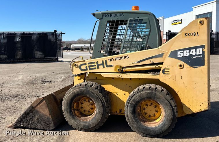 image for item DO3226 2008 Gehl 5640 skid steer loader