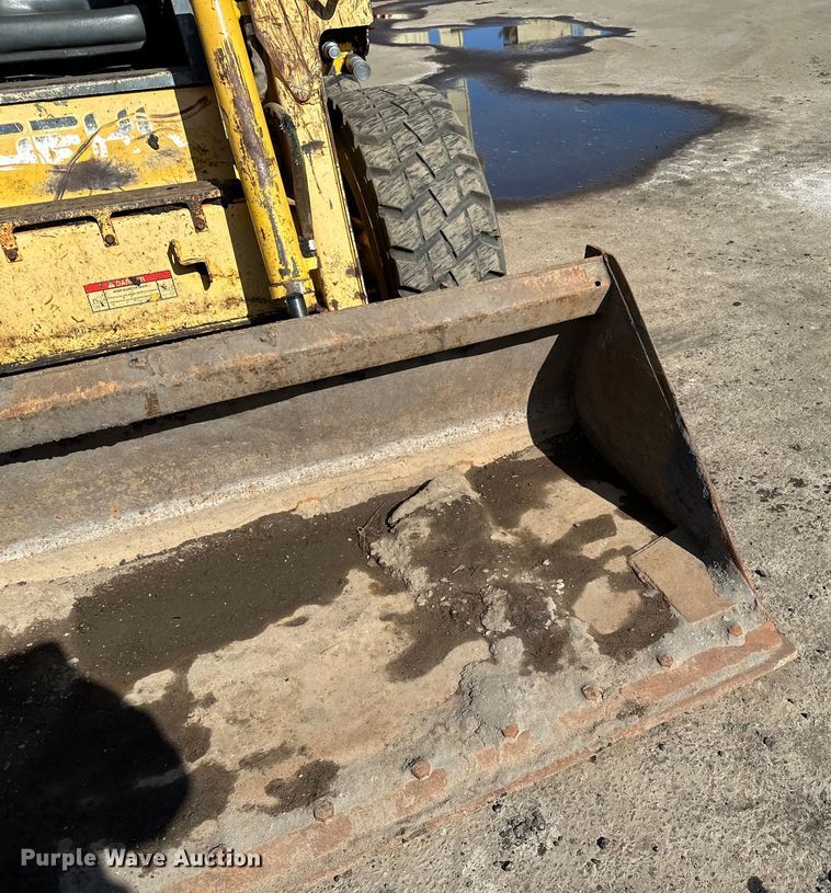 image for item DO3226 2008 Gehl 5640 skid steer loader