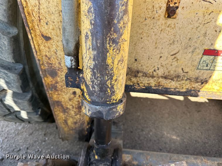 image for item DO3226 2008 Gehl 5640 skid steer loader