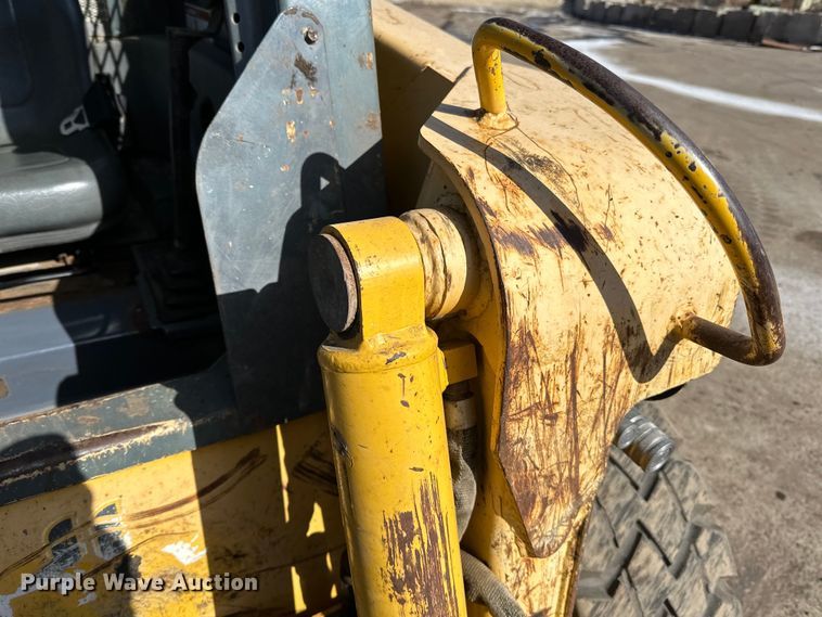 image for item DO3226 2008 Gehl 5640 skid steer loader