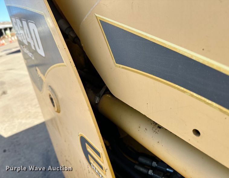 image for item DO3226 2008 Gehl 5640 skid steer loader