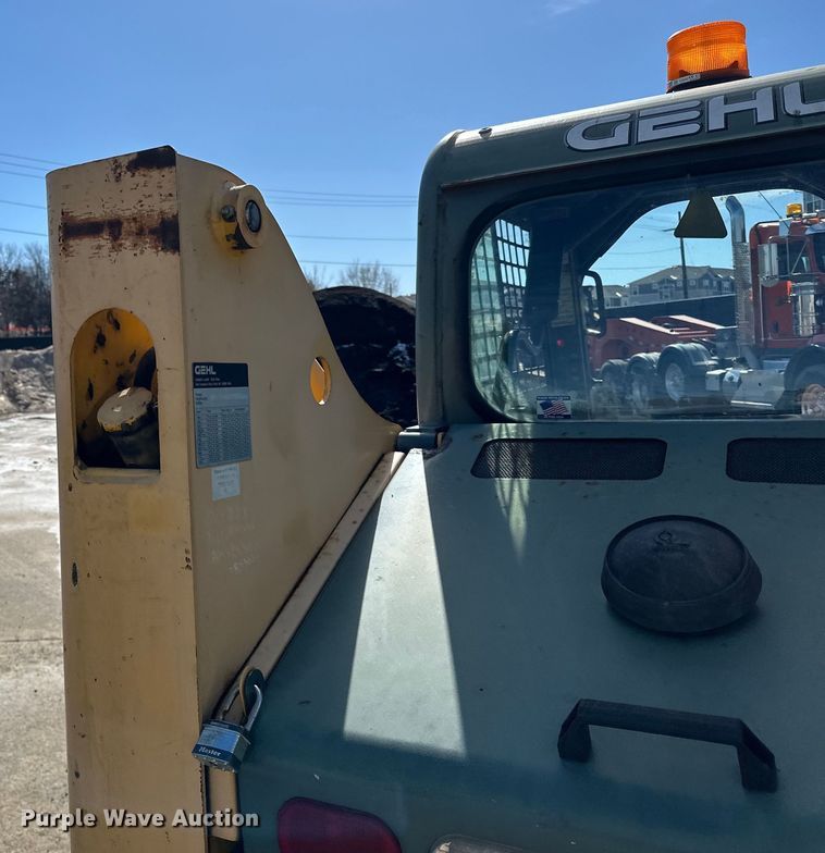 image for item DO3226 2008 Gehl 5640 skid steer loader
