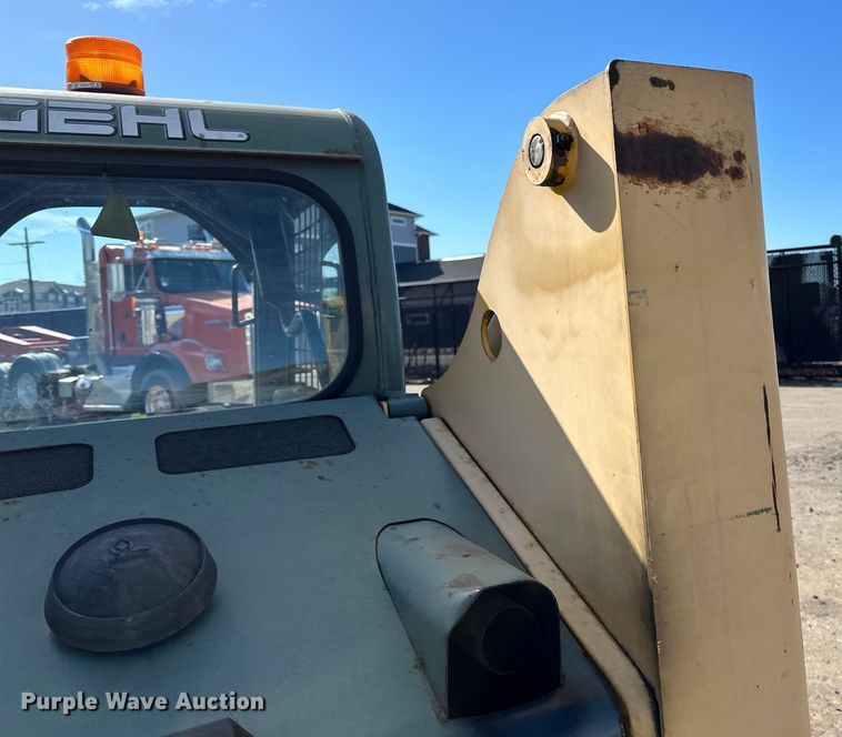 image for item DO3226 2008 Gehl 5640 skid steer loader