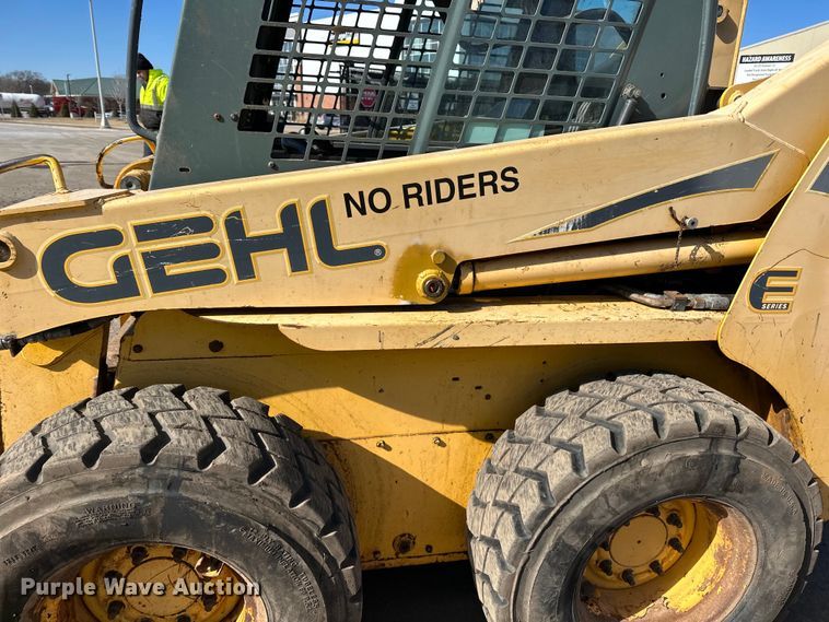 image for item DO3226 2008 Gehl 5640 skid steer loader