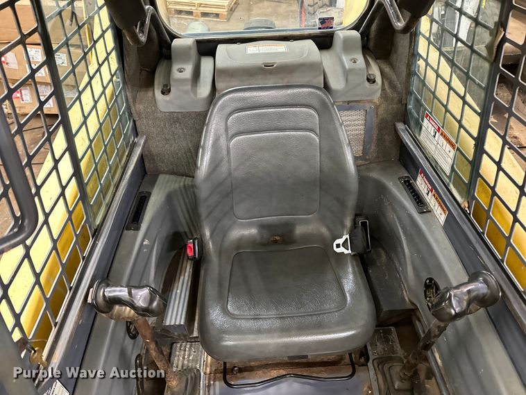 image for item DO3226 2008 Gehl 5640 skid steer loader