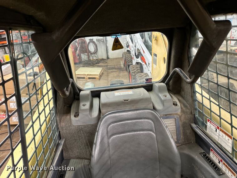 image for item DO3226 2008 Gehl 5640 skid steer loader