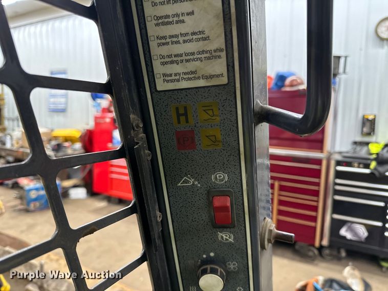 image for item DO3226 2008 Gehl 5640 skid steer loader