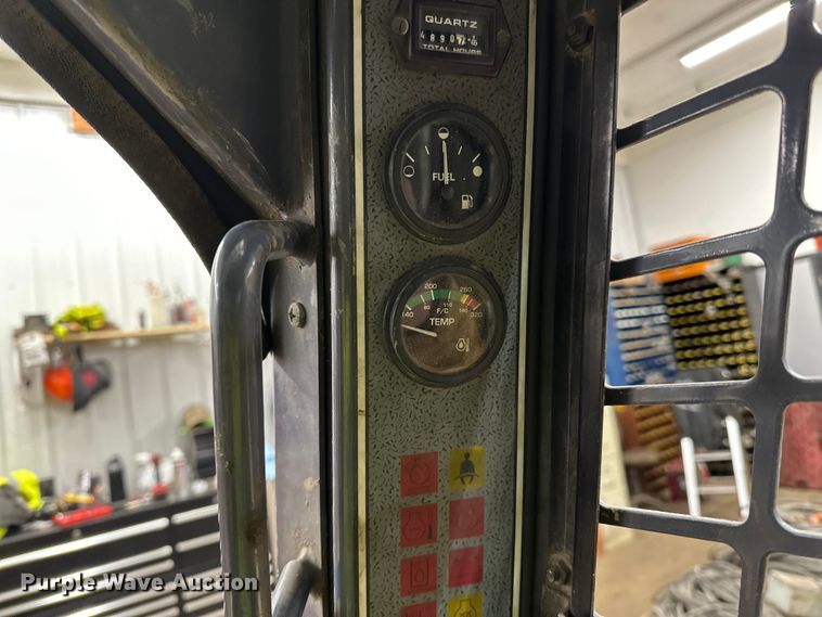 image for item DO3226 2008 Gehl 5640 skid steer loader